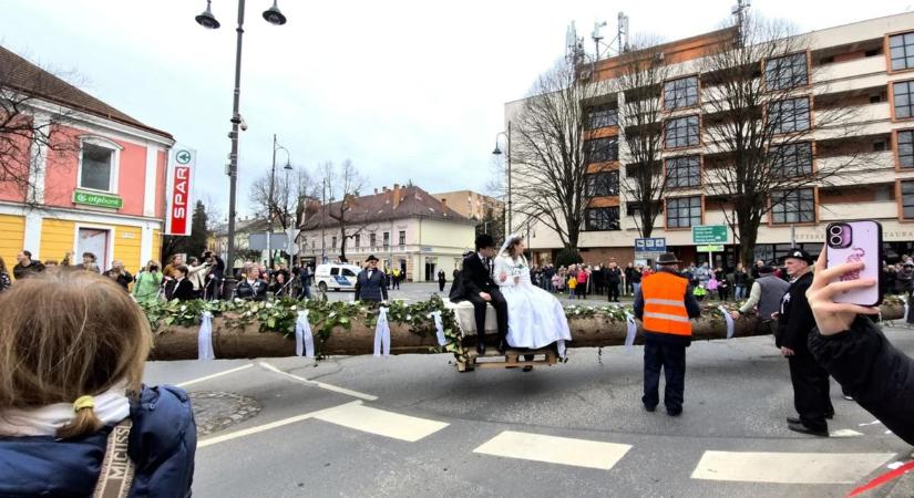 Rönkhúzással űzték el a telet Szentgotthárdon is – rengeteg fotó  videó!