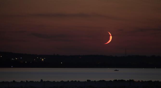 Ritka együttállást figyelhetünk meg a szerdai alkonyatkor