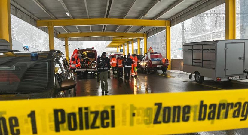 Svájcban lavina miatt siklott ki egy vonat, többen megsérültek