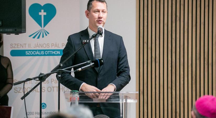 Fülöp Attila bejelentette: csaknem hatszorosára nőtt a szociális kiadások összege