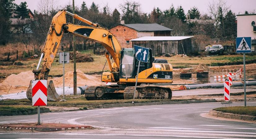Tízmilliárdokkal tömték ki év végén a kormányközeli cégeket