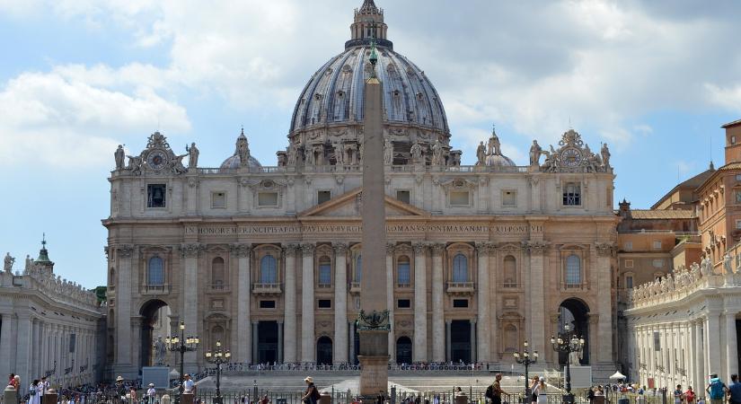Új alkalmazásokkal és Michelangelo-betűtípussal is készül a Szent Péter-bazilika 400. évfordulójára a Vatikán