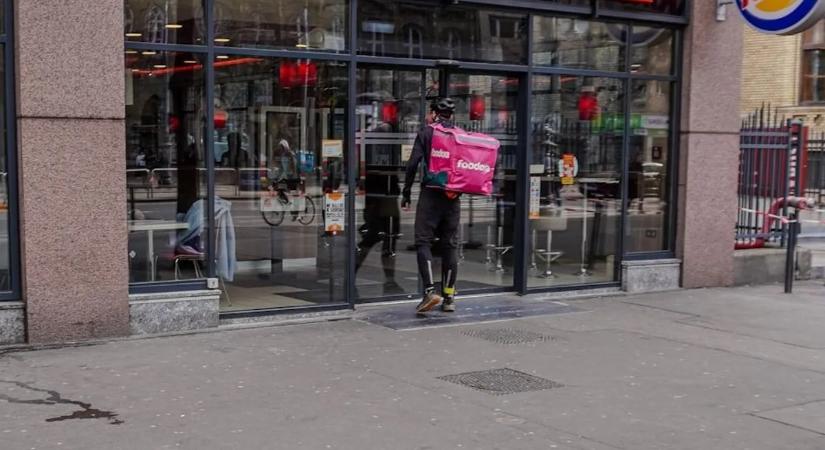Odacsapott a kormány: örökre megváltozik a hazai ételszállítás