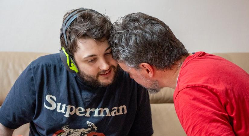 Eljöhet a pillanat, amikor egy szülő lemond a fiáról? – küzdelem az autista gyermekek jövőjéért