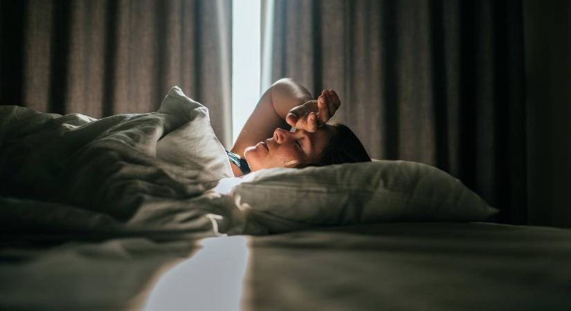 Komoly egészségügyi kockázatot jelezhet, ha valaki nyolc percen belül alszik el
