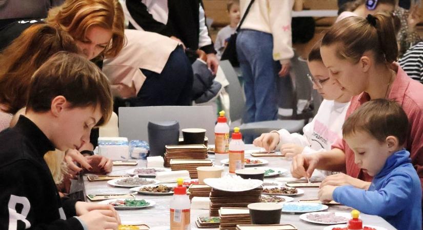 Az orosz ételekből is kóstolót kaptak a fesztivál résztvevői (galéria, videó)