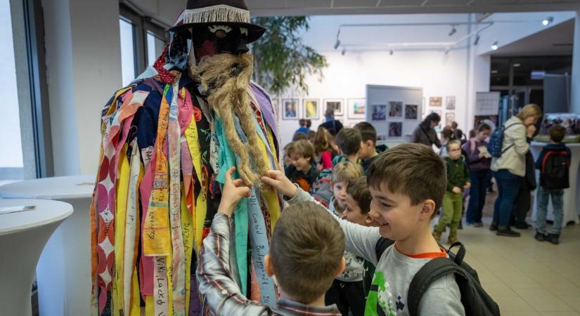 Kormos műhelynap, maszkabállal (fotógalériával)