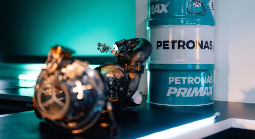 Versenyfutás az idővel: a Petronasnak még jóvá kell hagyatnia a 2026-os F1-es üzemanyagot