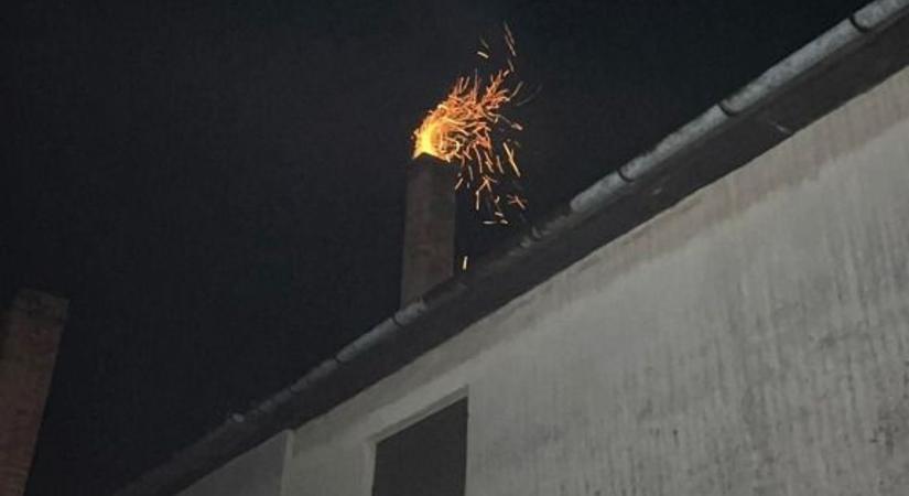 Szikrákat szórt egy kadarkúti ház kéménye