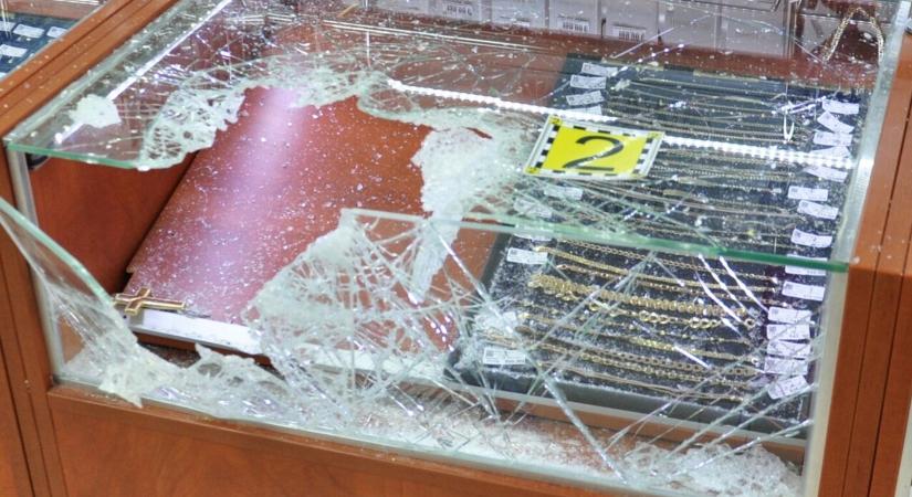 Ékszereket vitt el egy rabló egy zálogházból Vágsellyén