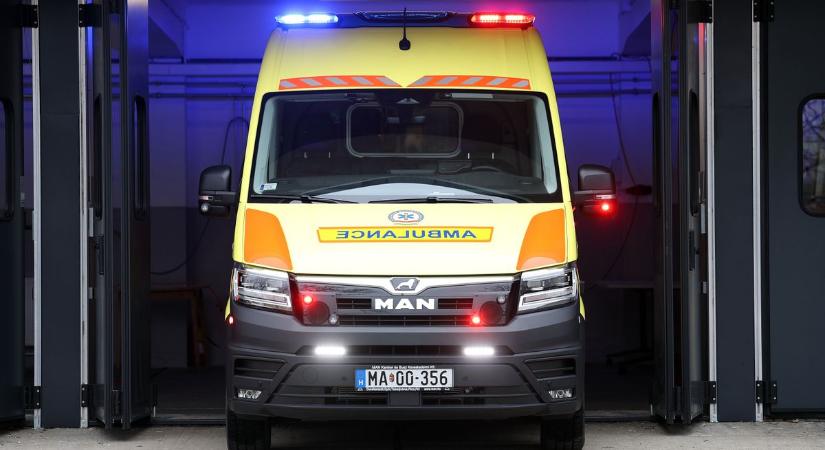 Csúcstechnológiás mentőautók érkeztek Bács-Kiskunba, ezt tudják az új járművek – fotók, videó