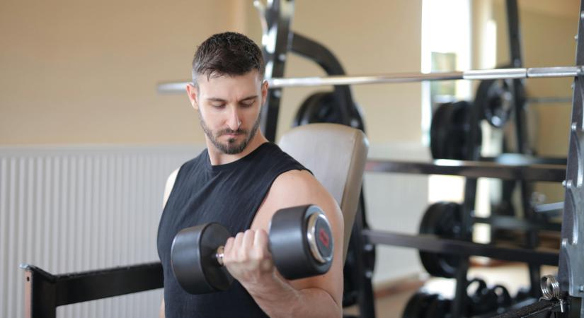 Így állítsd be az órát: ekkor a leghatékonyabb a súlyzós edzés!