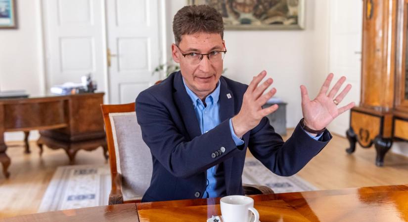 Cser-Palkovics András minden képviselőjelöltet meghív a székesfehérvári Városházára