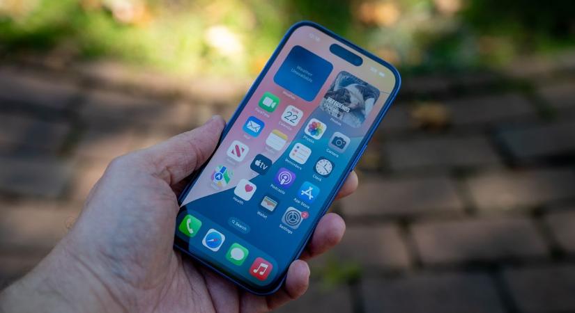 Iphone-od van? Átvehetik az irányítást a telefonod felett a hackerek, ha ezt nem teszed meg