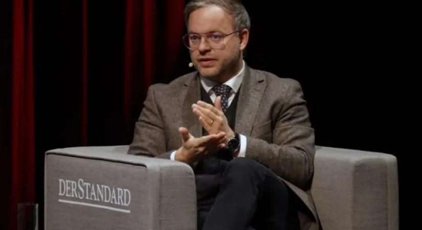 A Szuverenitásvédelmi Hivatal leleplezte az Erste Bank alapítványát, aminek a rendezvényén még Orbán Balázs is részt vett