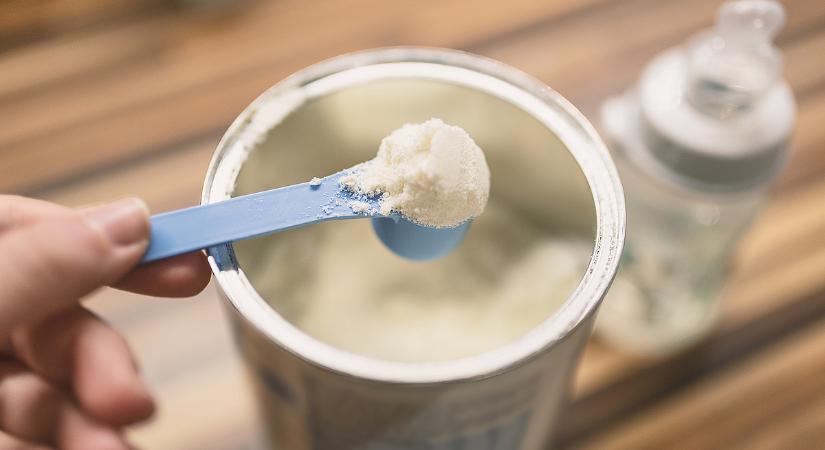 Itt a bejelentés: a Nestlét és a Danone-t is tüzetesen vizsgálják a veszélyes tápszer miatt