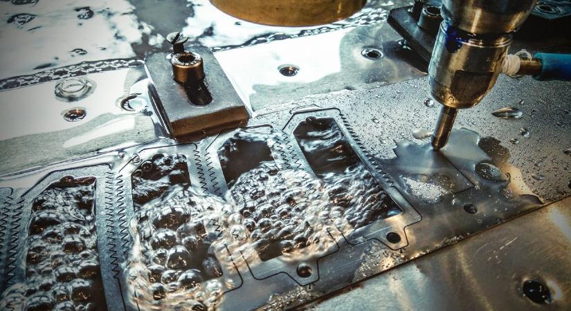 Precízió és automatizálás a mikro vízsugaras vágásban