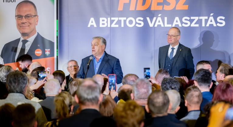 Orbán Viktor és Navracsics Tibor aktivista összejövetelt tart