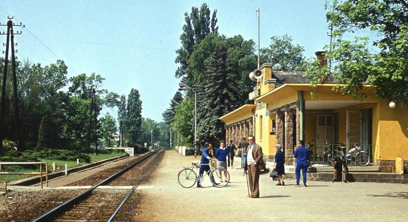Elbontják a Restit Balatonszemesen – közösségi újrahasznosítás és a déli part vasútállomásainak „rekonstrukciói”