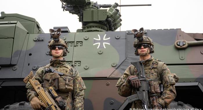 Ha Európa együtt cselekszik, félelmetes erő vagyunk – közösen érvel a korlátlan fegyverkezés mellett a brit és német vezérkari főnök