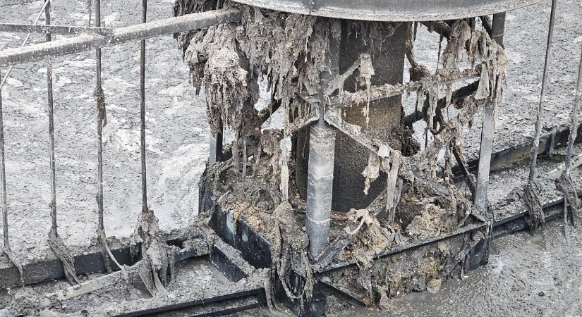 Nedves törlőkendők „ostroma” alatt egy erdélyi nagyváros szennyvíztisztító állomása