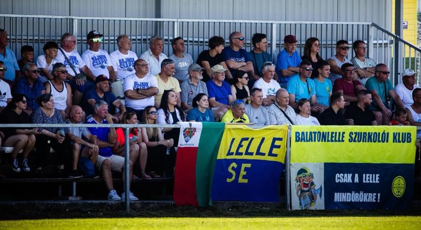 Annyira jól ment nekik a szurkolás, hogy a rivális csapat vezetőedzője is felkérte őket