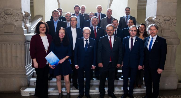 Eljött a „nagy dealek” kora, így épülnek a jövő innovációs szövetségei