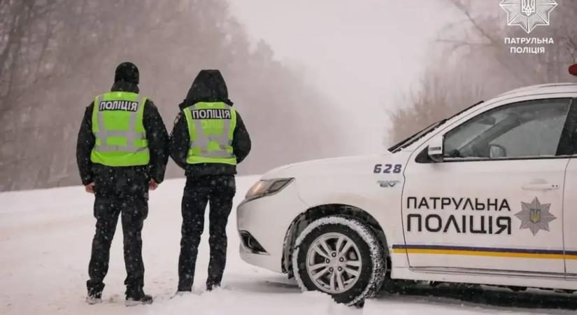 Rossz időjárás: országszerte több száz baleset és átmeneti forgalmi fennakadások Ukrajnában