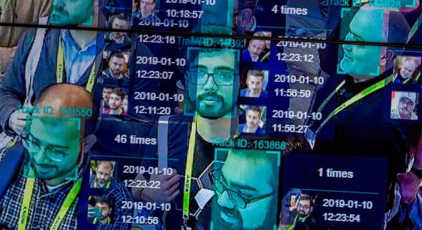 Rendőrségi arcfelismerő alapján csalással gyanúsítanak egy fiatalt, aki akkor egy másik városban volt