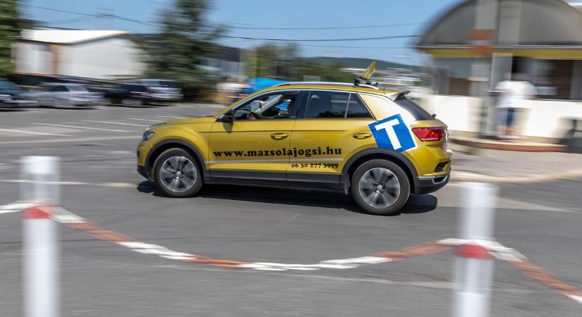 A kormány 3,48 milliárddal támogatja a gyermekvédelmis fiatalok jogosítványszerzését