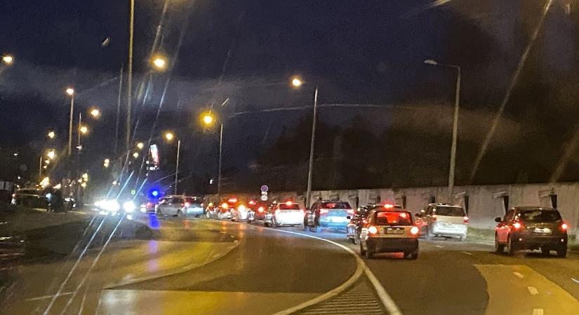 Figyelem! Baleset lassítja Nyíregyháza egyik legforgalmasabb utcáját, jobb most ezt a szakaszt elkerülni!