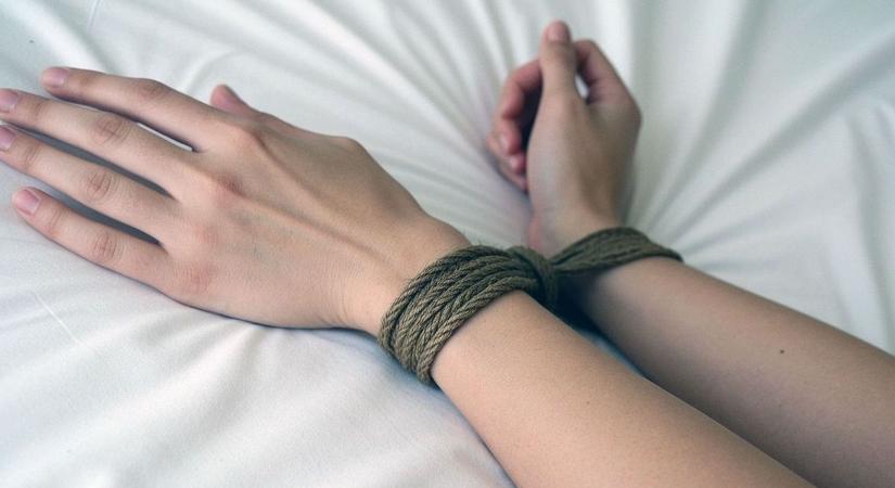 Borzalom! Megszólalt a megkötözött és megerőszakolt dunaföldvári nő anyja