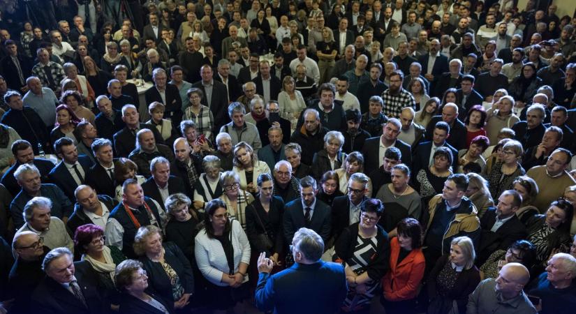 Orbán Viktor: nem dőlhetünk hátra