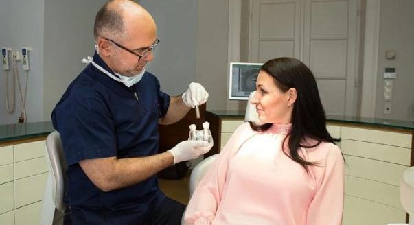 Hogyan őrizhetjük meg fogbeültetéseink tartósságát hosszú távon?