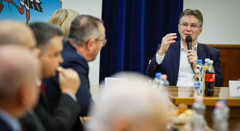 Egerben járt a KDNP oszrágos vezetése, a polgármesterek javaslatait is meghallgatták