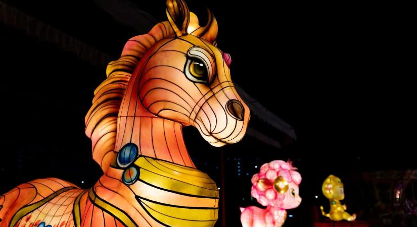 Kínai újév 2026: A Tűz Ló éve és a két szám, amit mindenkinek kerülnie kell