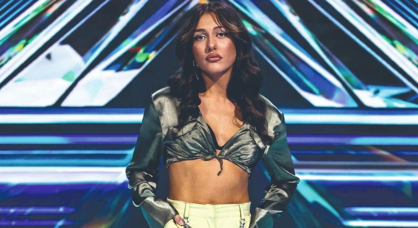 Nem tudsz máshova nézni: Mihályfi Luca szédítő dekoltázst villantott