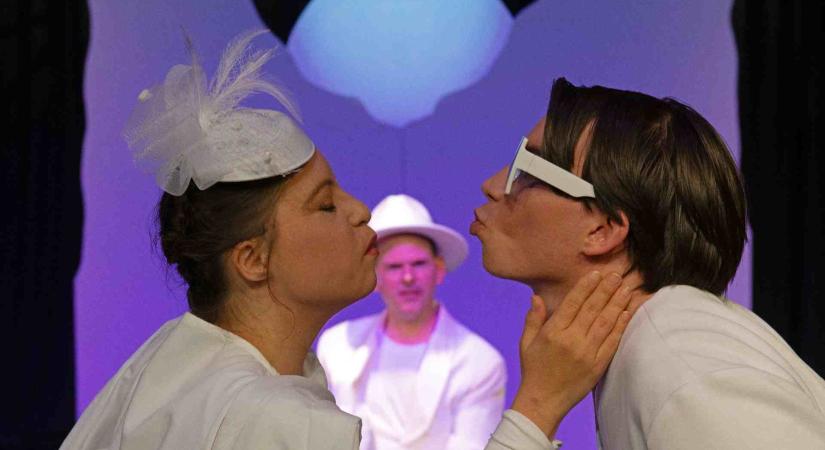 „AMITŐL ÉRTELMET NYER A LÉT” Biblia show – zenés bibliai képeskönyv / Baltazár Színház