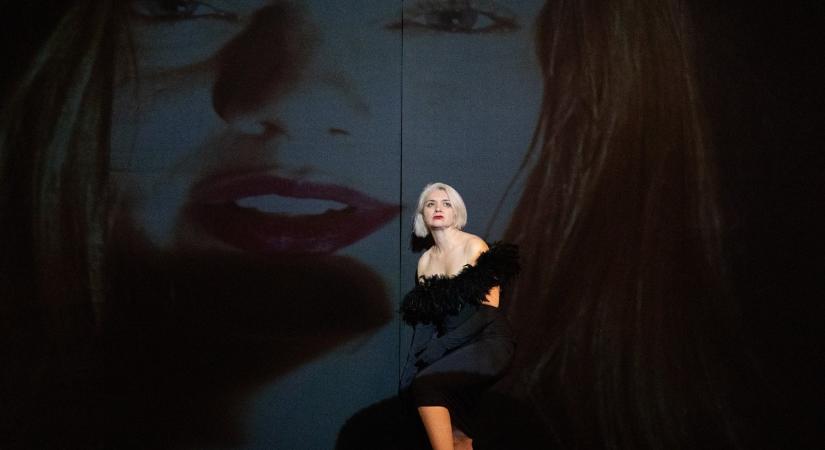 LOLA BLAU ÚJ TÖRTÉNETE Lola Blau története / Radu Stanca Nemzeti Színház, Német Tagozat, Szeben