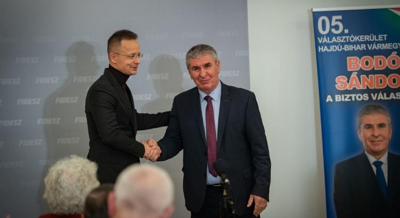 Szijjártó Péter Püspökladányban: a választás vidéken fog eldőlni - fotókkal!