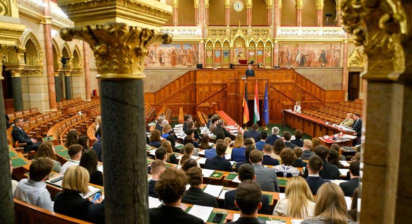 Határozattal üzent a kormány – nemet mondtak az ukrán tagságra és a katonai unióra