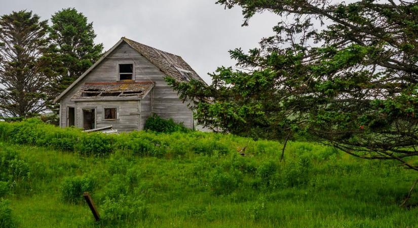 Képeslapot küldtek egy évek óta elhagyatott házba, egy urbexes találta meg, ami benne állt, attól elállt a lélegzete