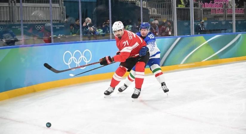 Bődületes ütést kapott a játékvezető, a fogát szorítva görnyedt össze – videó