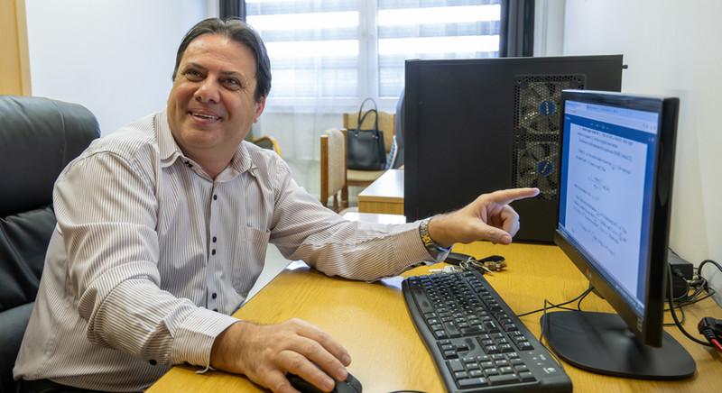 Debreceni matematikus oldott meg egy több évtizedes problémát