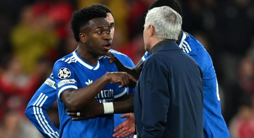 Mourinho: Mindig ez történik az összes stadionban, ahol pályára lép Vinícius