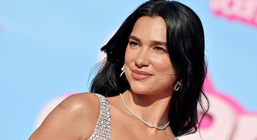 Teljesen átlátszó ruhában jelent meg a Barbie film sztárja: mindenki a mellét csodálta