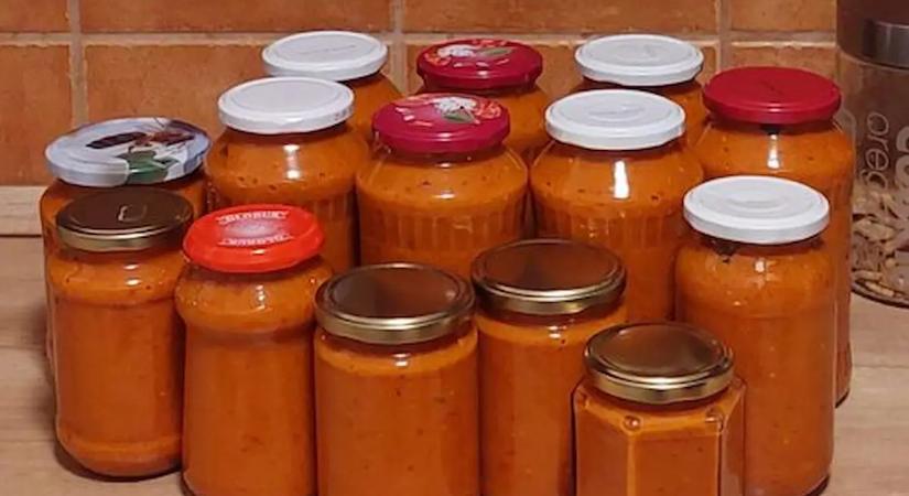 Pirítóssal imádjuk: így készöl az erdélyi zakuszka