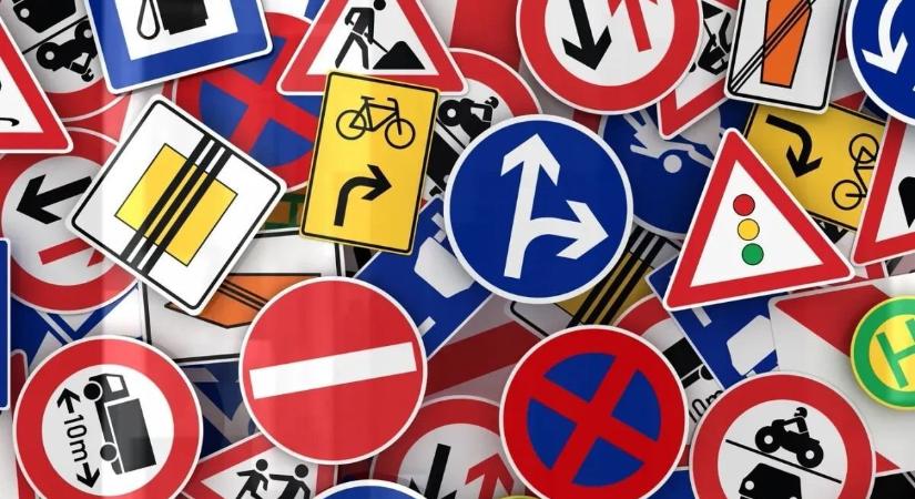 Mi az a csíktenger az autó mellett? Szokj hozzá gondolatban, ezek lehetnek az új magyar KRESZ-táblák – fotókkal
