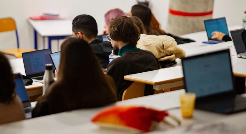 Hallgatók az Egyesült Államokban: színlelnek, hogy sikeresebbek legyenek