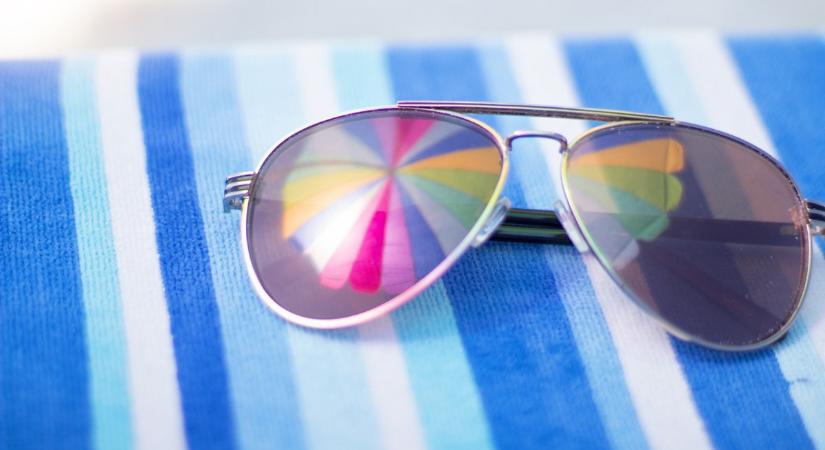 Napszemüvegbe rejtett kamerával vette fel az együttléteket, majd kitette a netre